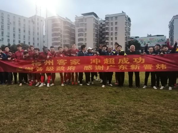 根据德国转会市场的数据，索默加盟国米以来出战20场比赛，丢掉9球，完成13场零封，其中欧冠出战5场，丢掉2球，完成3场零封。